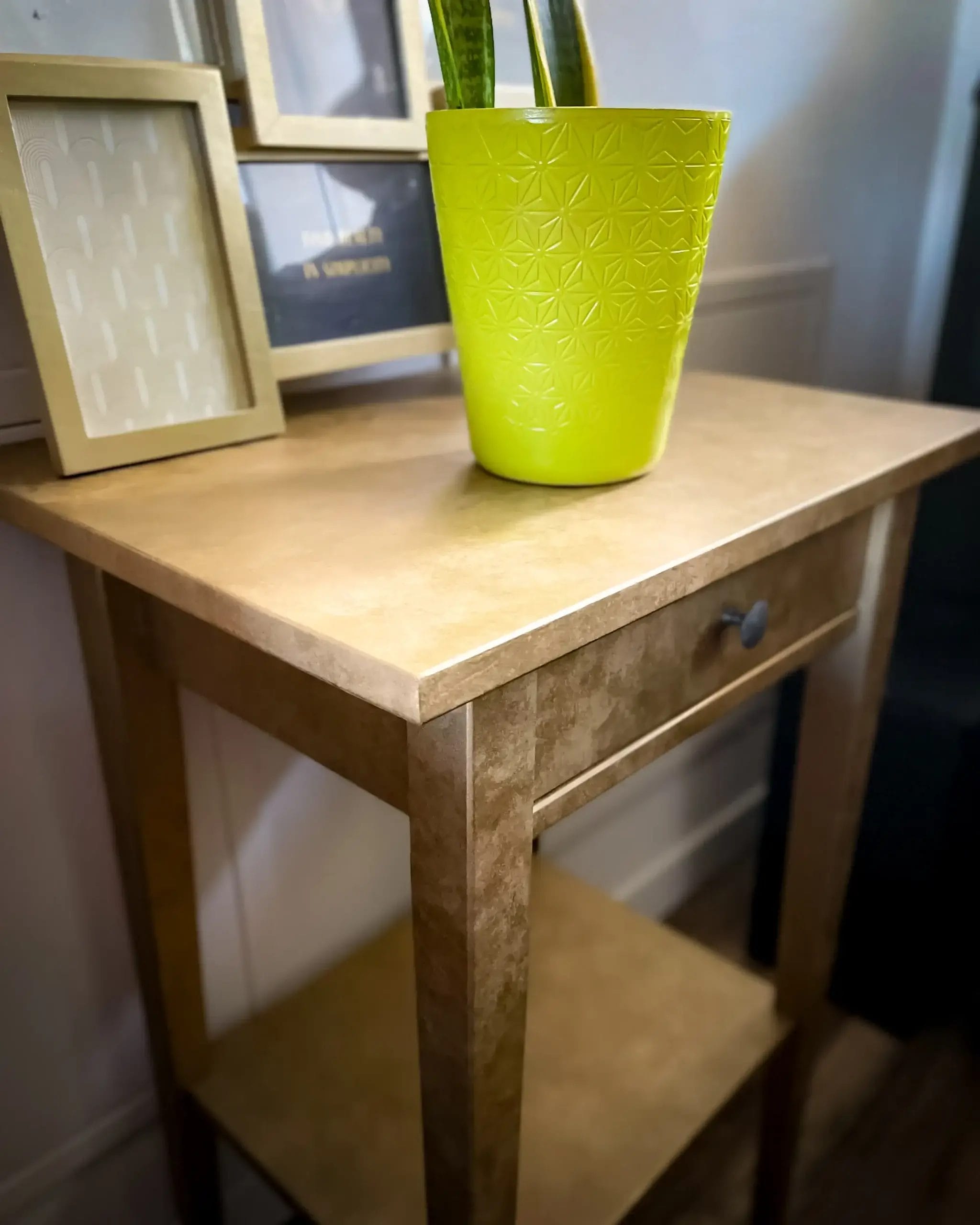 mobili rinnovati con rivestimenti decorativi effetto legno