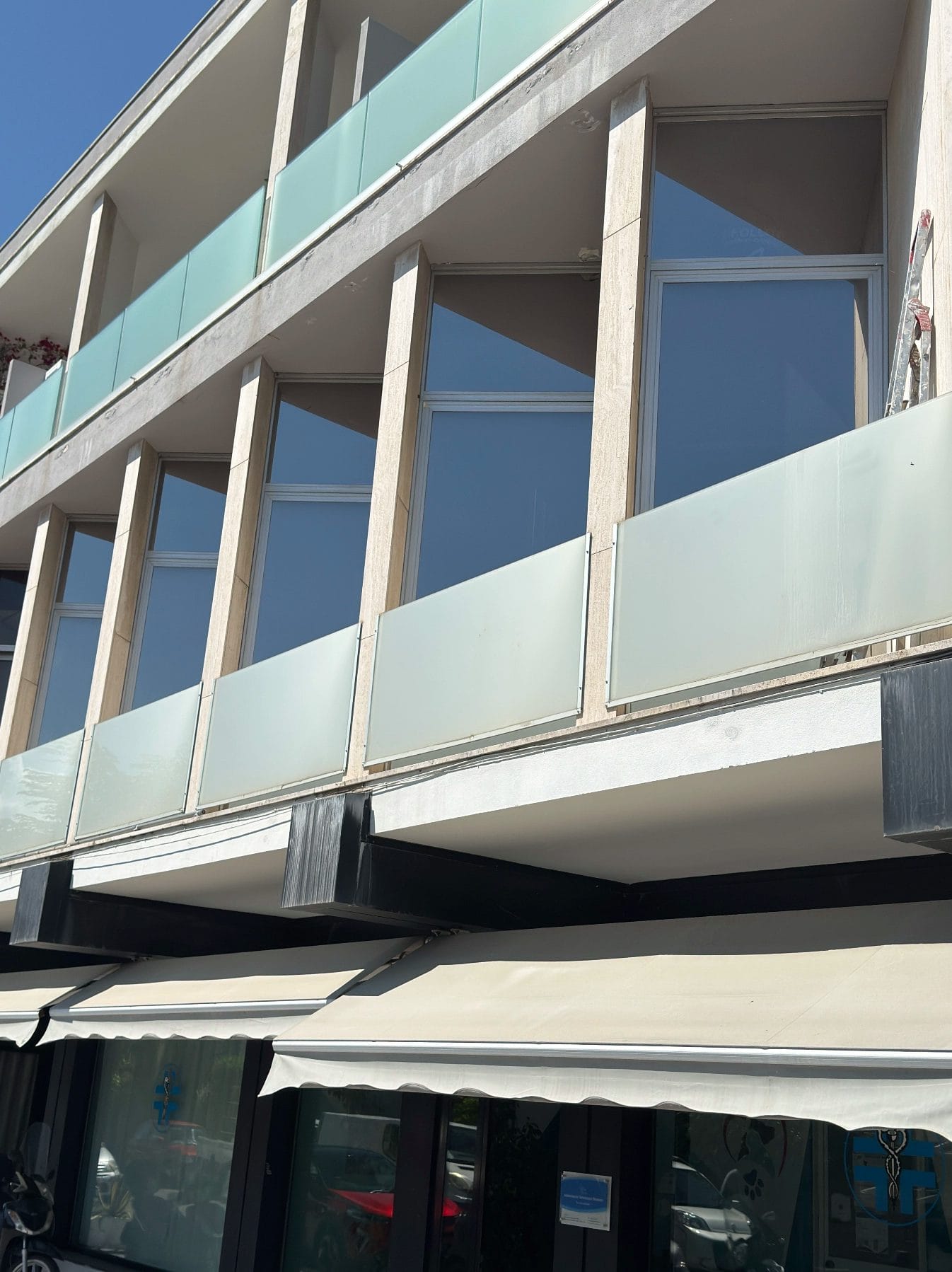 applicazione professionale per sostenibilità ambientale nelle pellicole su facciate